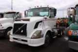 2004 VOLVO VNL64 T300 TANDEM AXLE SEMI TRUCK