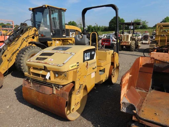 CAT CB34 SMOOTH DRUM ROLLER
