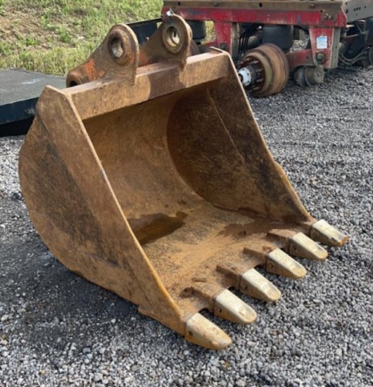 38" EXCAVATOR BUCKET OFF OF A 120 JOHN DEERE