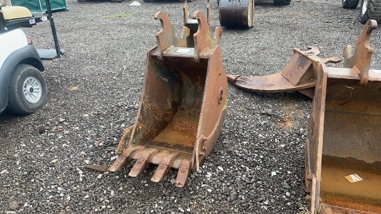 18" JOHN DEERE EXCAVATOR BUCKET