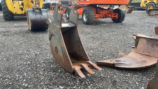 12" JOHN DEERE EXCAVATOR BUCKET