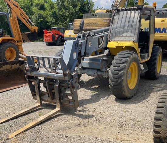 NEW HOLLAND LM640 TELEHANDLER