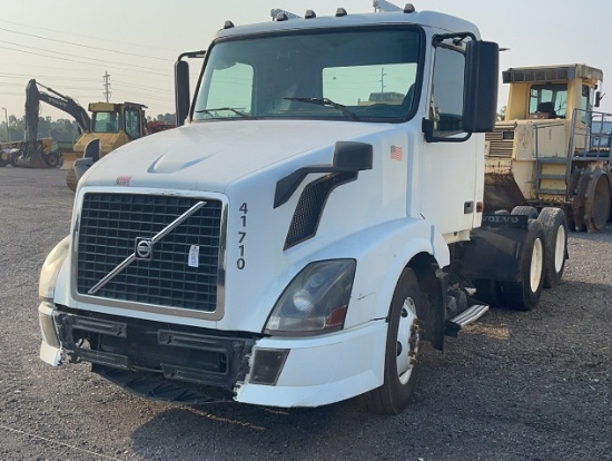2006 VOLVO TANDEM AXLE ROAD TRACTOR