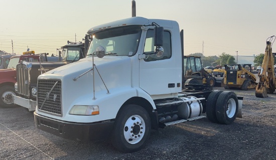2005 VOLVO SINGLE AXLE ROAD TRACTOR