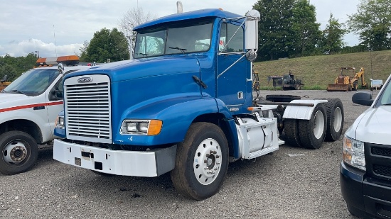 2001 FREIGHTLINER TANDEM AXLE ROAD TRACTOR