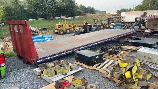 24' STEEL FLATBED WITH HEADBOARD