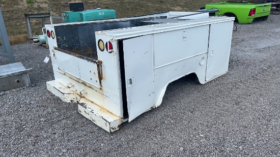 9' HOLAN SERVICE BED