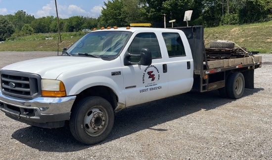2001 FORD F-550 4 DOOR FLATBED PICKUP TRUCK