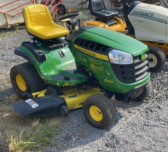 JOHN DEERE D140 RIDING MOWER