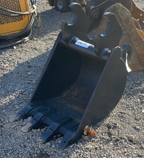 18" EXCAVATOR BUCKET