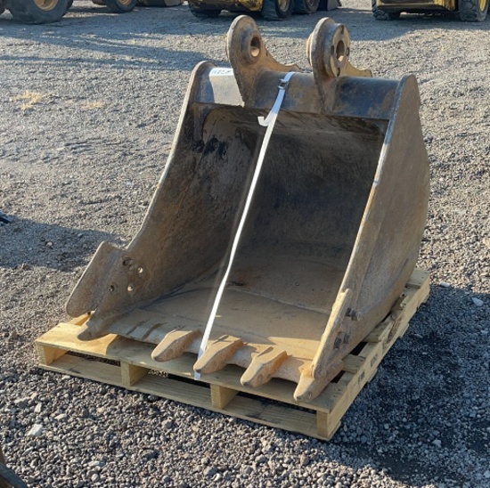 36" CAT EXCAVATOR BUCKET