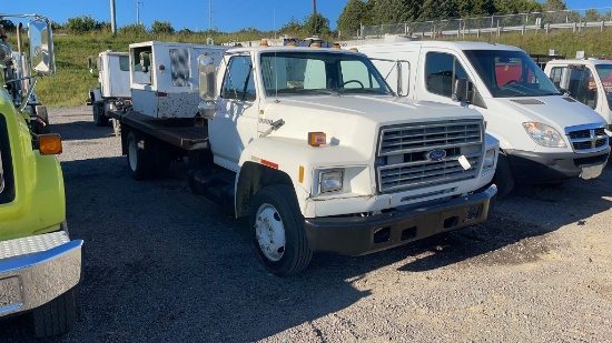 1993 F-700 FLATBED TRUCK