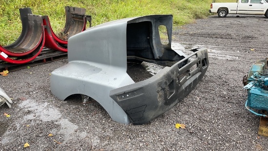 KENWORTH T600 TRUCK HOOD AND BUMPER