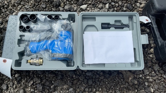 1/2" IMPACT GUN WITH SOCKET SET