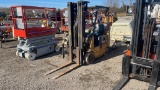 CAT 30 LP GAS FORK LIFT