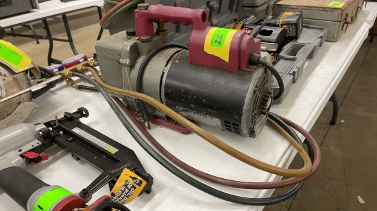 ROBINAIR VACUUM W/ GAGES AND HOSES