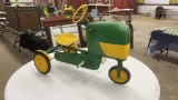 PEDAL TRACTOR