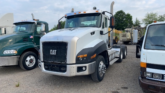 2012 CAT CT660L 6X4 DAY CAB SEMI TRACTOR