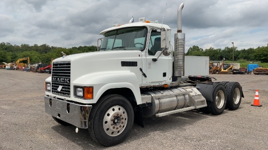 2006 MACK CH600 DAY CAB TANDEM AXLE ROAD TRACTOR