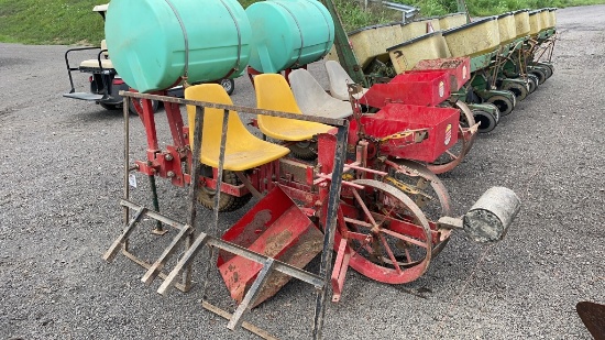 MECHANICAL TRANSPLANTER WITH BASKETS