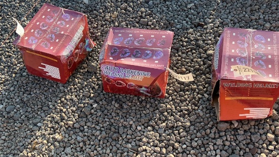 UNUSED AUTO DARKENING WELDING HELMET