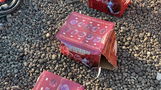 UNUSED AUTO DARKENING WELDING HELMET
