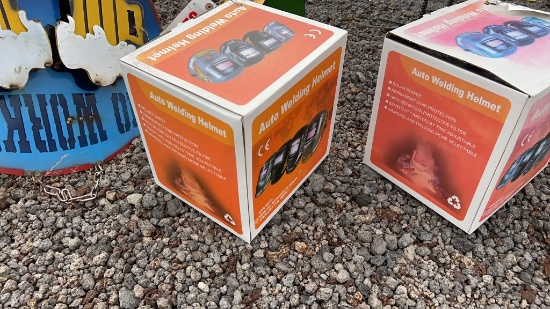 UNUSED AUTO DARKENING WELDING HELMET