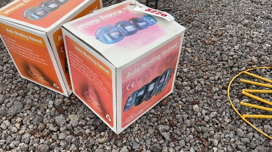 UNUSED AUTO DARKENING WELDING HELMET