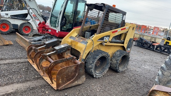 CAT 236 SKID STEER