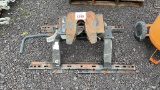 VALLEY FIFTH WHEEL HITCH W/ MOUNTING RAILS