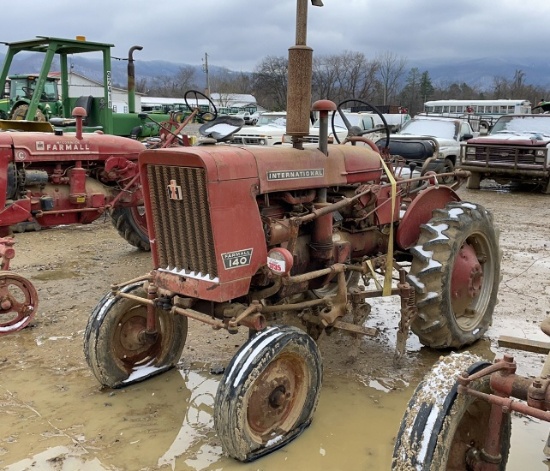 INTERNATIONAL FARMALL 140 TRACTOR