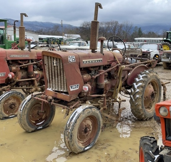 INTERNATIONAL FARMALL 140 TRACTOR