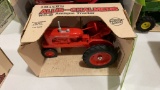 ALLIS-CHAMERS WD-45 ANTIQUE TRACTOR