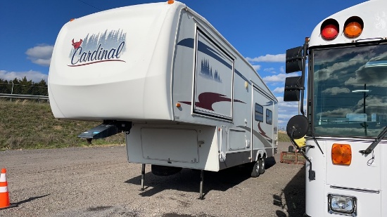 2005 FOREST RIVER CARDINAL 26' FIFTH WHEEL CAMPER
