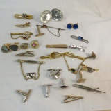 Men's tie bars and cufflink pairs