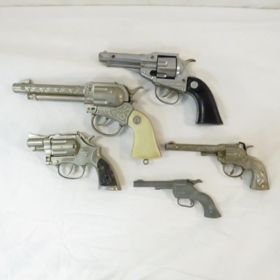 5 Cap Guns Wyatt Earp, Hubley Remington, Trooper