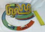 Vintage tin windup cars & track, all work, 1 key