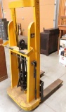 BIG JOE stacker platform lift Model 21R54 1000lb