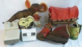 View masters, Snoopy radio, and vintage toys