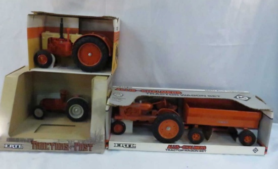 3 Ertl tractors Case 600, Allis Chalmers set