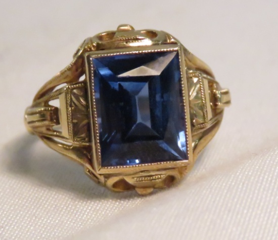 10kt gold ring with blue spinel size 4 3/4