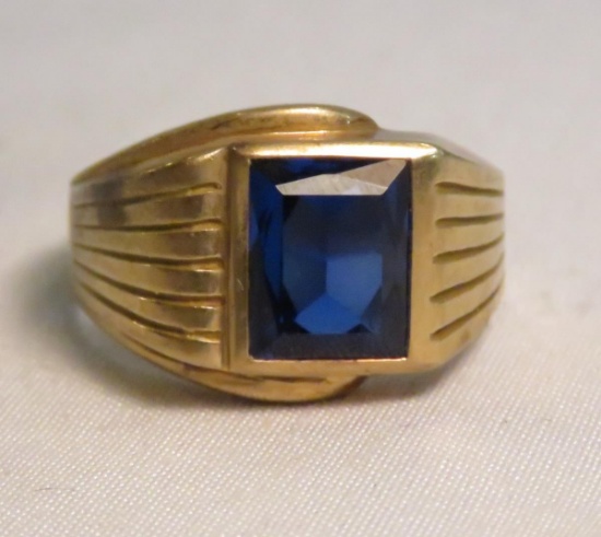 10kt gold ring with blue spinel sz 9 3/4, 7gtw