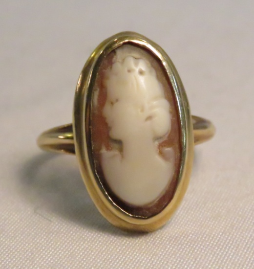 10kt gold ring with cameo size 6 1/2, 3.1gtw