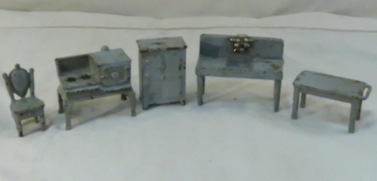 5 Pieces Kilgore Cast Iron Dollhouse Furniture