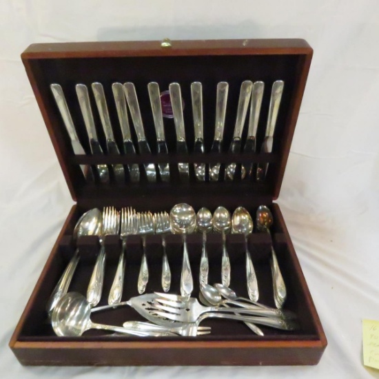 Oneida Community Plate 90+ piece flatware set