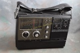 Readers Digest Multi Band Radio with Microphone