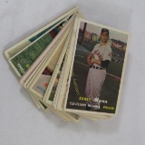 32 1957 Topps baseball cards