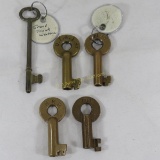 4 switch keys and 1 caboose key