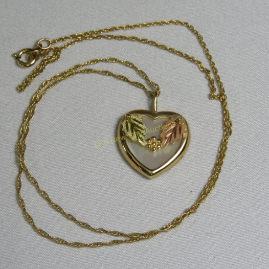 10kt gold pendant 2.7g on 18" 14kgf chain