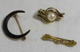 2 14kt gold brooches and 1 pearl shortener